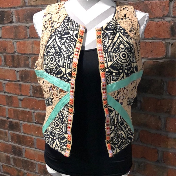 gimmicks by BKE Jackets & Blazers - Gimmicks by BKE vest. Size M.